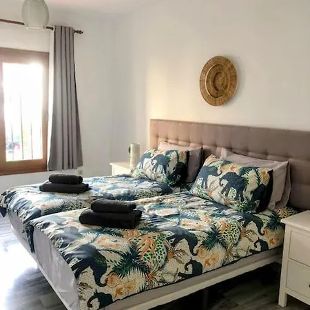 Monte Duquesa Large 2 Bed Ground Floor, Close To Port And With Communal Pool Apartment Manilva